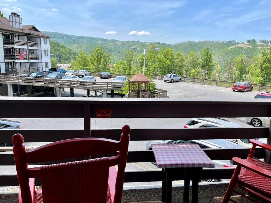 Relaxing Mountain Condo In Gatlinburg With City View ! ภายนอก รูปภาพ